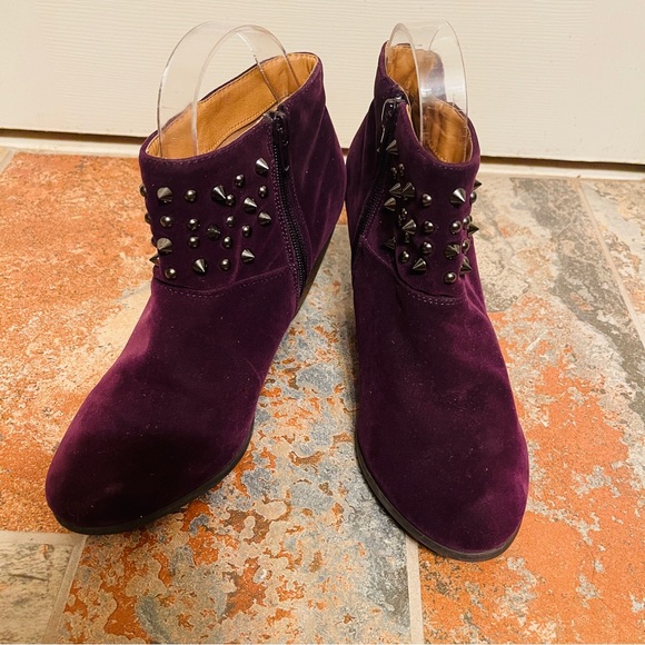 đź’‹Gorgeous Purple/Burgundy Suede Qupid Metal Spike Ankle Booties! - Picture 13 of 14